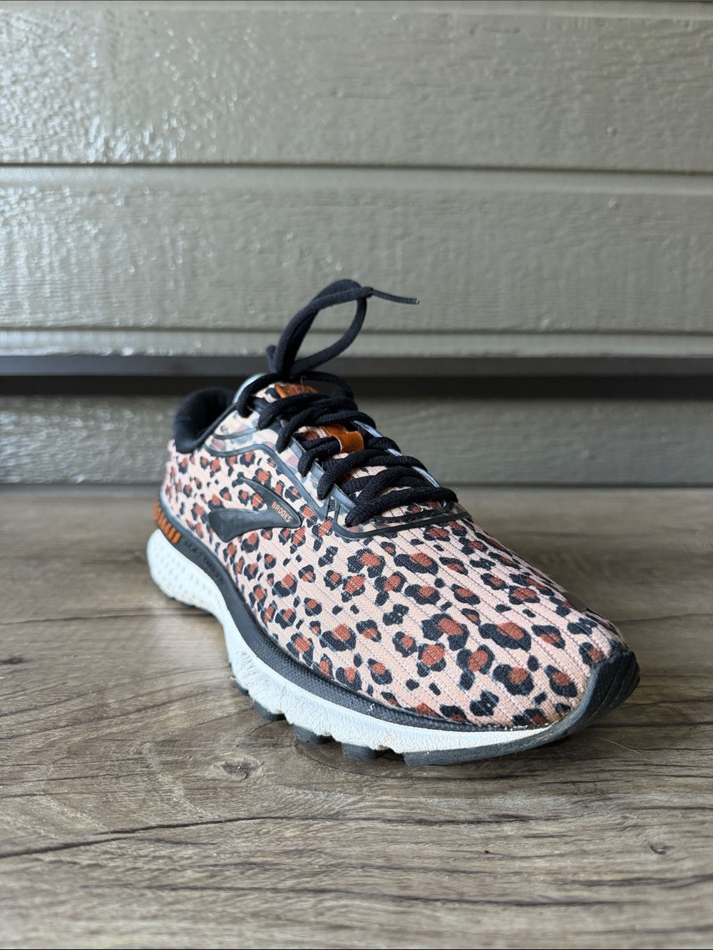 Brooks Women’s Leopard Print Running Shoe with Black Accents size 9